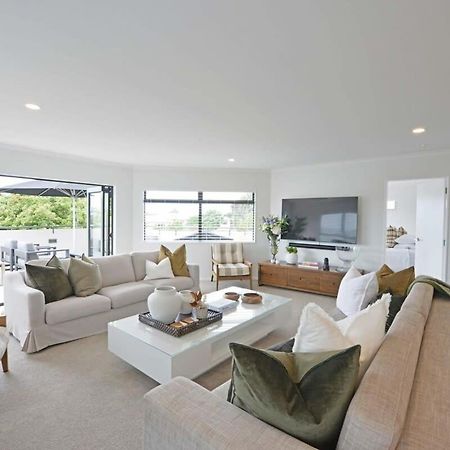 Escape To High End Comforts On Riverton Villa Маунт Маунгануи Екстериор снимка