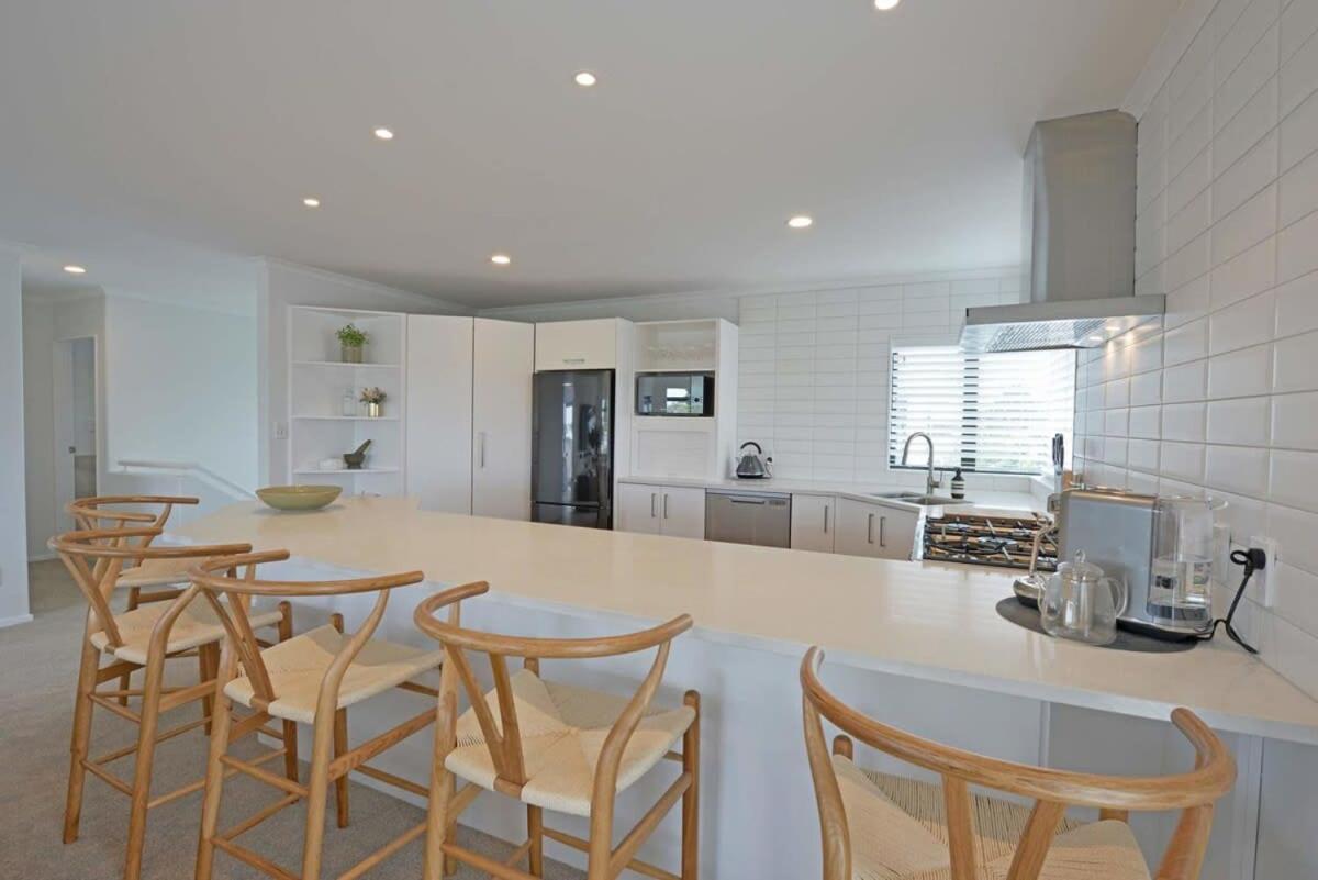 Escape To High End Comforts On Riverton Villa Маунт Маунгануи Екстериор снимка