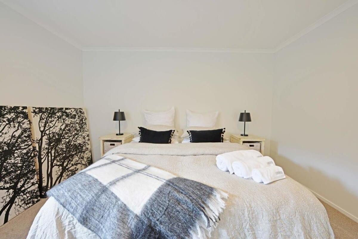 Escape To High End Comforts On Riverton Villa Маунт Маунгануи Екстериор снимка