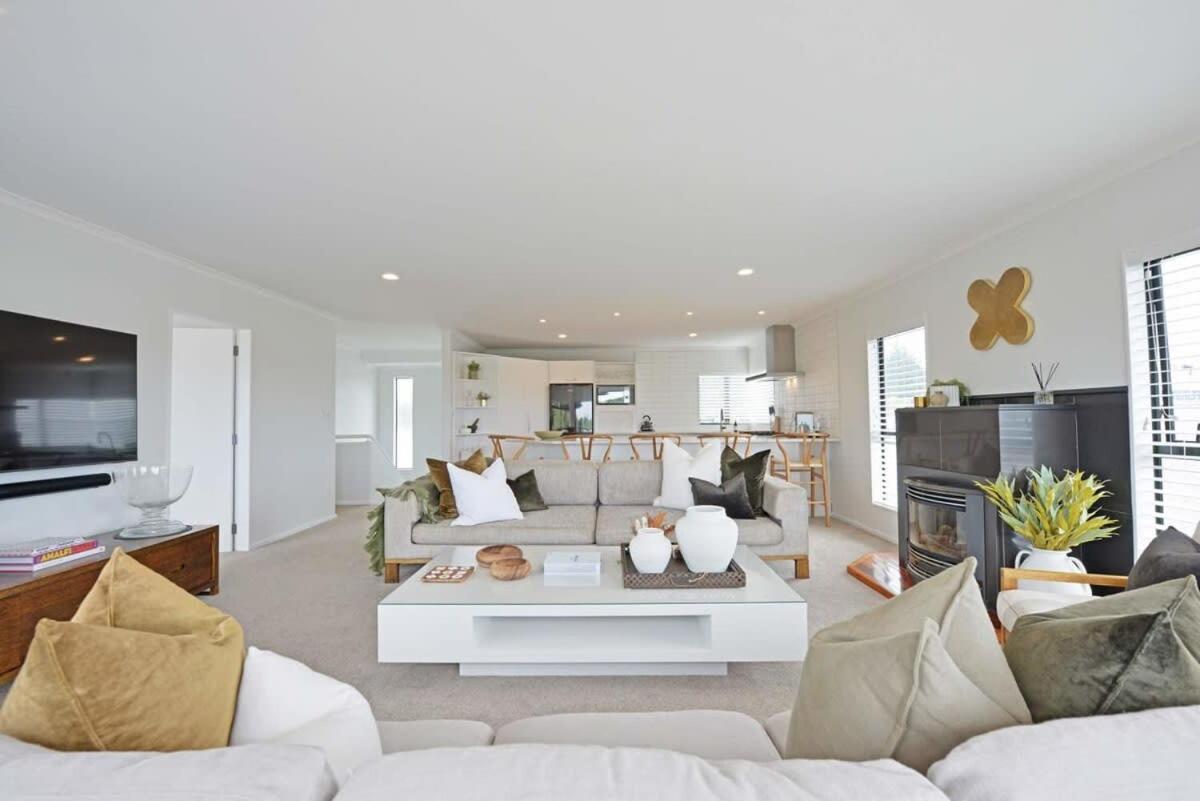 Escape To High End Comforts On Riverton Villa Маунт Маунгануи Екстериор снимка