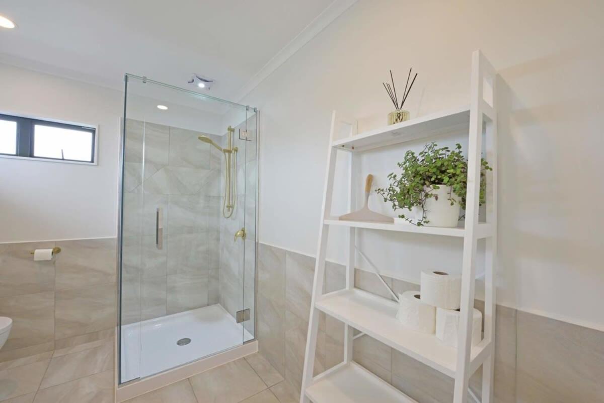 Escape To High End Comforts On Riverton Villa Маунт Маунгануи Екстериор снимка