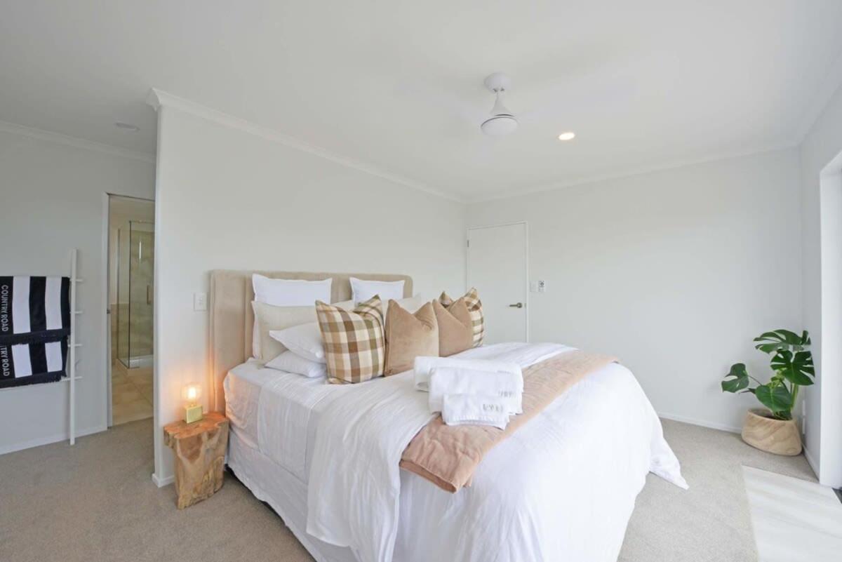 Escape To High End Comforts On Riverton Villa Маунт Маунгануи Екстериор снимка