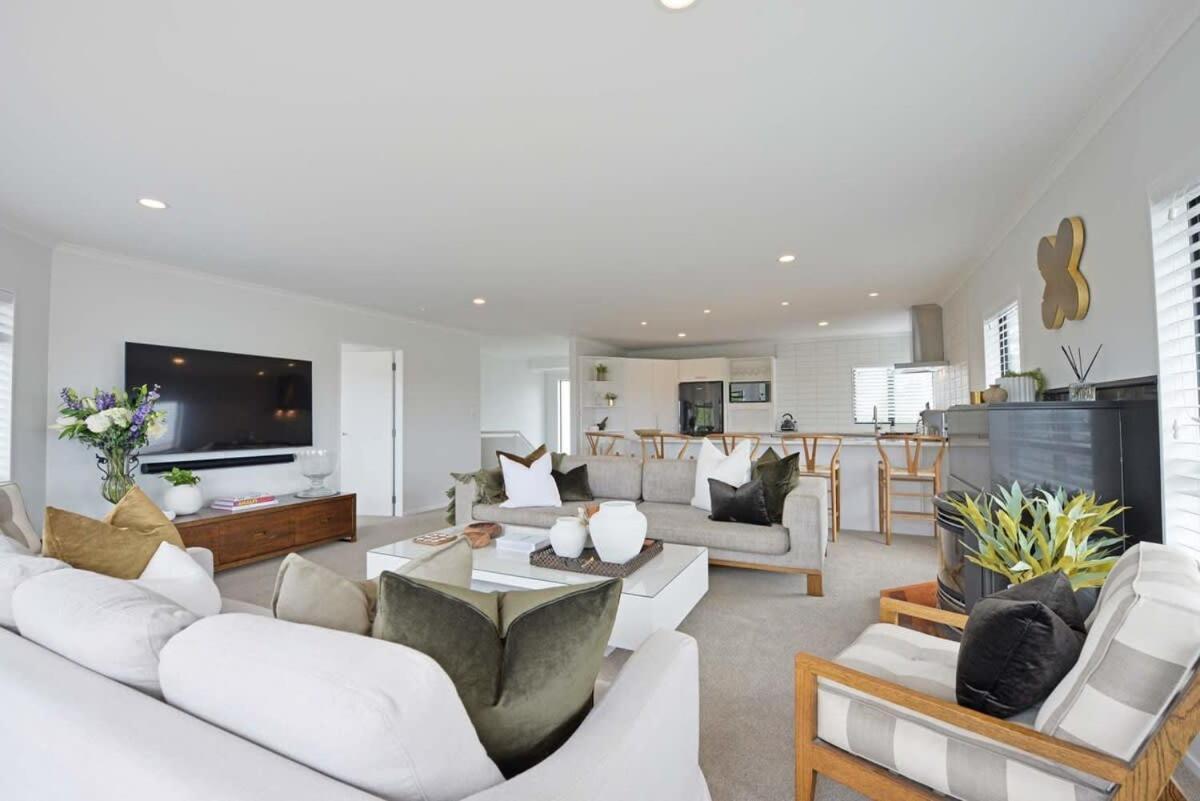 Escape To High End Comforts On Riverton Villa Маунт Маунгануи Екстериор снимка