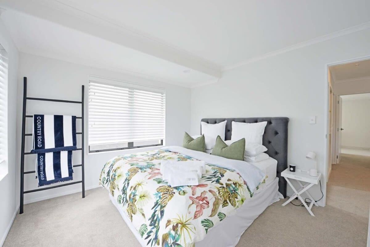 Escape To High End Comforts On Riverton Villa Маунт Маунгануи Екстериор снимка