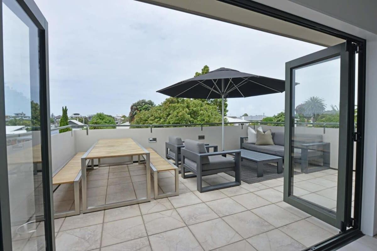 Escape To High End Comforts On Riverton Villa Маунт Маунгануи Екстериор снимка